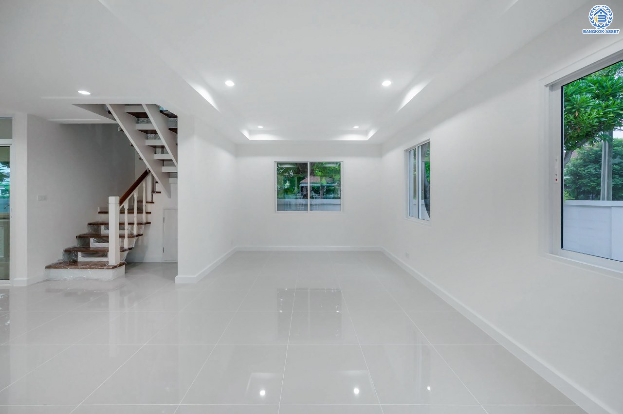 บ้านมือสองตกแต่งใหม่ โครงการ ชัยพฤกษ์ บางบัวทอง จากแบรนด์ LH หลังใหญ่กว่า 62.6 ตร.ว. ฟังก์ชัน 3 ห้องนอน 2 ห้องน้ำ จอดรถได้ 2 คัน พร้อม Facilities ครบครัน บนทำเลเดินทางสะดวก ติดถนนบางกรวย-ไทรน้อย ใกล้เซ็นทรัลเวสต์เกต และรถไฟฟ้าสายสีม่วง "สถานีบางพลู"...